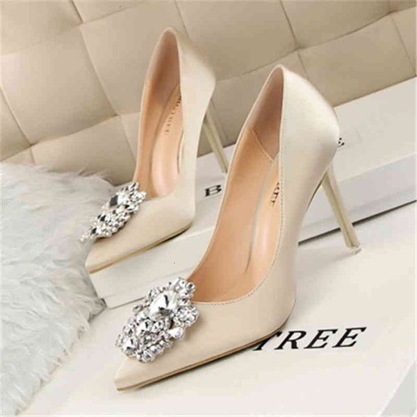 34-43 fashion simple crystal high heels wedding bombs spring brand luxury shallow pointed to the party women's shoes dj2o, Black
34-43 fashion simple crystal high heels wedding bombs spring brand luxury shallow pointed to the party women's shoes dj2o, Black