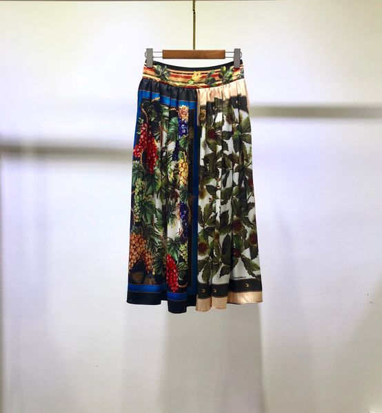 milan designer women skirts fashion gorgeous letter print pleats skirts women 2021 spring summer skirts 1214-26, Black
milan designer women skirts fashion gorgeous letter print pleats skirts women 2021 spring summer skirts 1214-26, Black