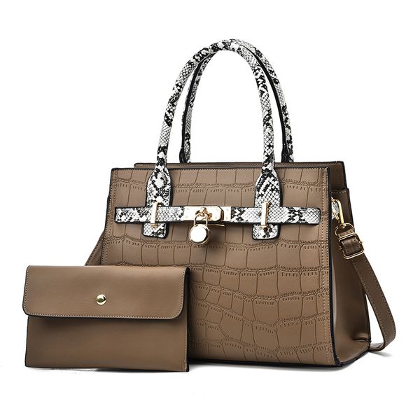wholesale factory ladies leathers shoulder bags street trend embossed leather handbag large three-layer fashion tote bag elegant joker contr
wholesale factory ladies leathers shoulder bags street trend embossed leather handbag large three-layer fashion tote bag elegant joker contr