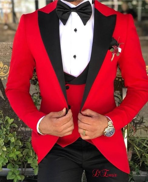 2020 new pink red men suits mens suit 3-piece peaked lapel casual fashion groom tuxedos for wedding(blazer+pants+vest)1, White;black
2020 new pink red men suits mens suit 3-piece peaked lapel casual fashion groom tuxedos for wedding(blazer+pants+vest)1, White;black