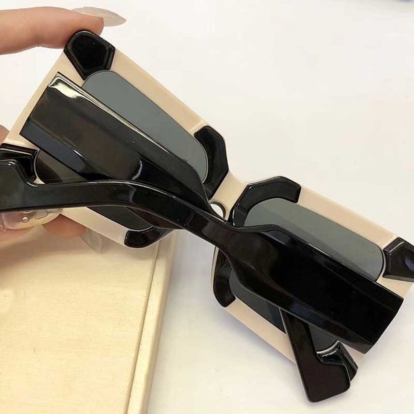 0689 new ladies fashion sunglasses square frame with small diamond sunglasses simple avant-garde pop style send original box2020, White;black
0689 new ladies fashion sunglasses square frame with small diamond sunglasses simple avant-garde pop style send original box2020, White;black