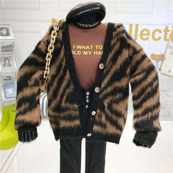 retro niche design zebra knit cardigan women's 2020 autumn and winter new v-neck loose lazy sweater coat, White
retro niche design zebra knit cardigan women's 2020 autumn and winter new v-neck loose lazy sweater coat, White