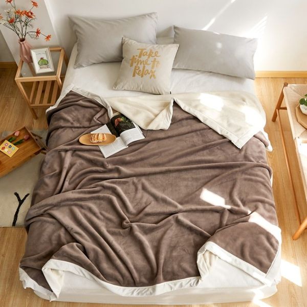 simple solid color contrast lunch break blanket for single and double milk pile blanket warm soft blankets
simple solid color contrast lunch break blanket for single and double milk pile blanket warm soft blankets