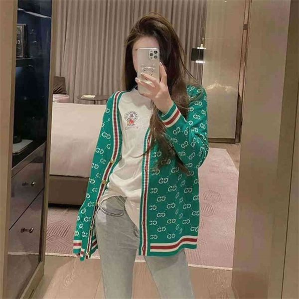 2022 early spring new european versatile foreign style printed knitted cardigan hong kong loose and thin coat, White
2022 early spring new european versatile foreign style printed knitted cardigan hong kong loose and thin coat, White