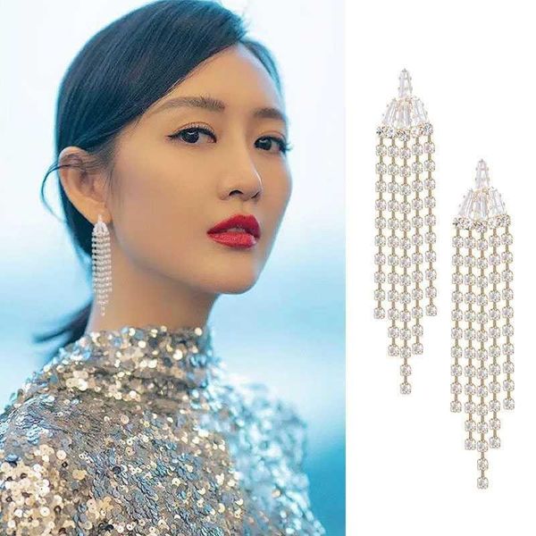 south korea's net red temperament super fairy earrings long-style -encrusted needle 2021 new trendy earrings, Golden;silver
south korea's net red temperament super fairy earrings long-style -encrusted needle 2021 new trendy earrings, Golden;silver