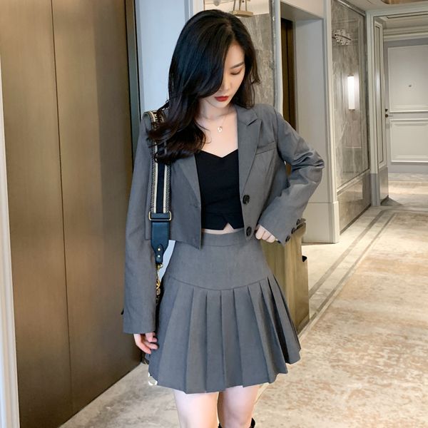 2021 new spring short blazer jacket female korean student pleated skirt suit, White;black
2021 new spring short blazer jacket female korean student pleated skirt suit, White;black