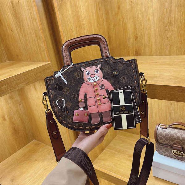 2022 factory outlet cute cartoon animal printed full flower small round wide shoulder strap portable single shoulder messenger bag women
2022 factory outlet cute cartoon animal printed full flower small round wide shoulder strap portable single shoulder messenger bag women