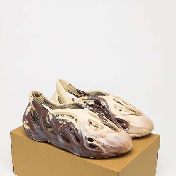 2022 foam runner slipper mxt moon gray mx cream clay men women slippers shoes ochre vermillion mineral blue triple black slides sandals desi
2022 foam runner slipper mxt moon gray mx cream clay men women slippers shoes ochre vermillion mineral blue triple black slides sandals desi