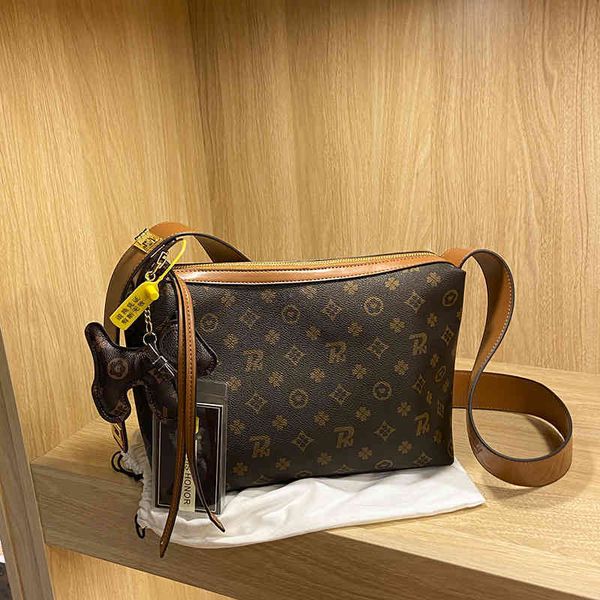2022 factory wholesale new new fashion old flower texture pillow bag hand-held commuting temperament wide shoulder strap women's single
2022 factory wholesale new new fashion old flower texture pillow bag hand-held commuting temperament wide shoulder strap women's single