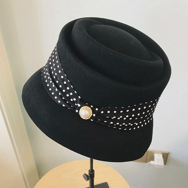 2020 new fashion women cloche bucket winter elegant black white bow ladies fedora hat wool felt hat warm church dress wool hat
2020 new fashion women cloche bucket winter elegant black white bow ladies fedora hat wool felt hat warm church dress wool hat