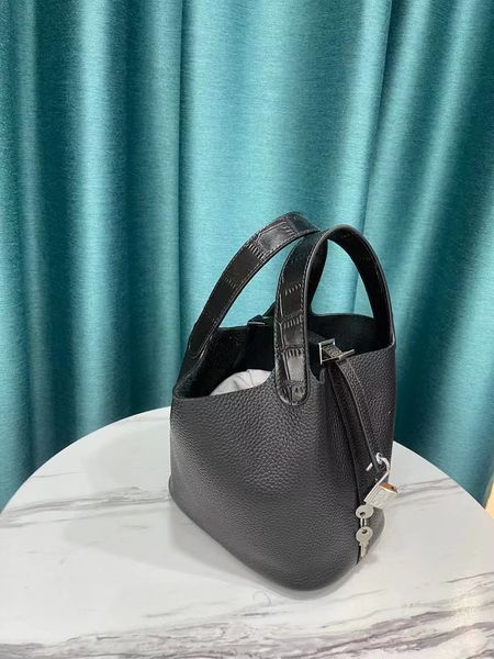 2022 totes designer shoulder bags tote leather crossbody bags designers cross body women cowhide handbags fashion womens bag leathers handba
2022 totes designer shoulder bags tote leather crossbody bags designers cross body women cowhide handbags fashion womens bag leathers handba