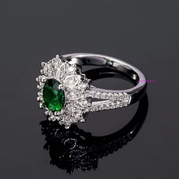 the new accessory minimalist men's and women's delicate floral emerald zircon women's ring 647, Silver
the new accessory minimalist men's and women's delicate floral emerald zircon women's ring 647, Silver