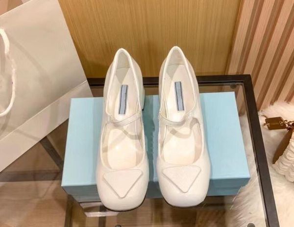 2022 patent leather pumps designer luxury casual shoes black white low-heeled shoes solid ladies dress thick heels flat platform shoe with b
2022 patent leather pumps designer luxury casual shoes black white low-heeled shoes solid ladies dress thick heels flat platform shoe with b
