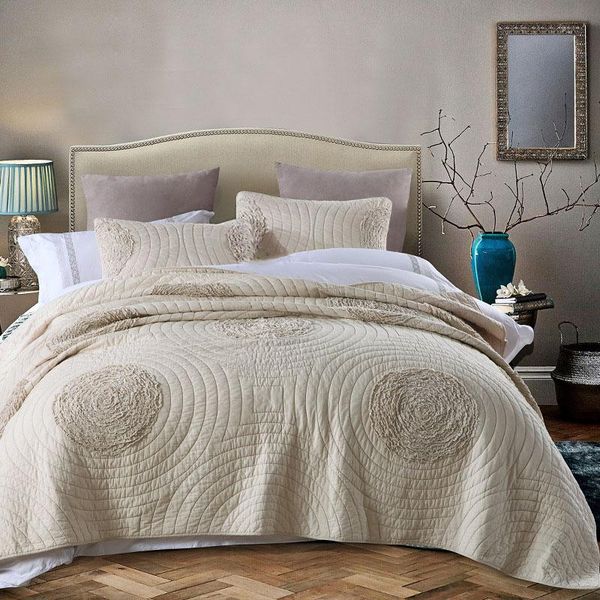 europe bedspread embroidered quilt set 3pcs solid bedding cotton quilts quilted bed covers shams king queen size coverlets
europe bedspread embroidered quilt set 3pcs solid bedding cotton quilts quilted bed covers shams king queen size coverlets