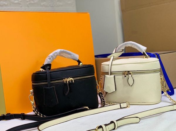 luxury designer bag new chain flashing letters fashion embossed old flower shoulder cosmetic handbag
luxury designer bag new chain flashing letters fashion embossed old flower shoulder cosmetic handbag
