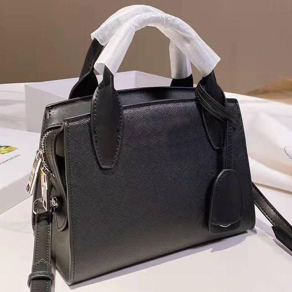briefcases with box 4-color tote luxury fashion handbag wholesale handbag handbags made of palm print leather perfect custom hardware
briefcases with box 4-color tote luxury fashion handbag wholesale handbag handbags made of palm print leather perfect custom hardware