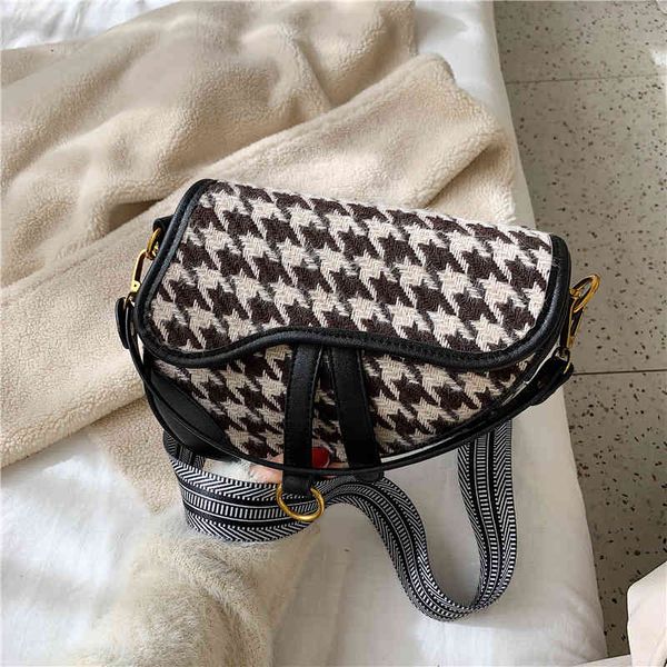 2022 factory wholesale new thousand bird lattice french texture women's messenger saddle autumn simple broadband shoulder bag
2022 factory wholesale new thousand bird lattice french texture women's messenger saddle autumn simple broadband shoulder bag