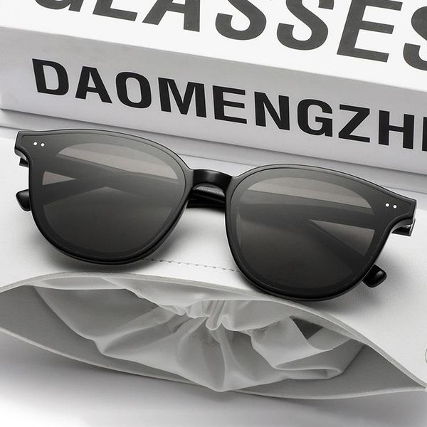 sunglasses 2021 fashion ladies big frame trend plastic retro simple women transparent glasses, White;black
sunglasses 2021 fashion ladies big frame trend plastic retro simple women transparent glasses, White;black