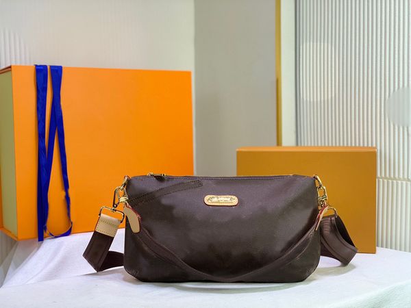 fashions men's women's bag fashion discount bag shoulder bags brand designer commute fashion exquisite luxurious handbag
fashions men's women's bag fashion discount bag shoulder bags brand designer commute fashion exquisite luxurious handbag