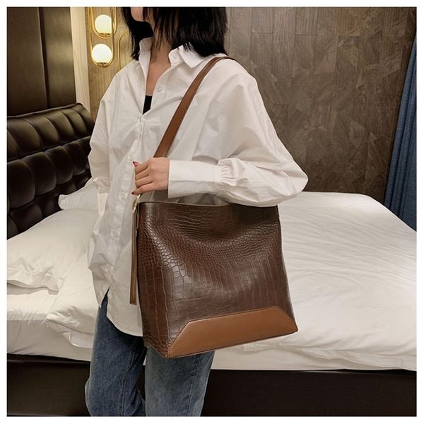 vintage alligator bcuket bags for women designer shoulder bags luxury crocodile pu leather crossbody bag casual large tote purse
vintage alligator bcuket bags for women designer shoulder bags luxury crocodile pu leather crossbody bag casual large tote purse
