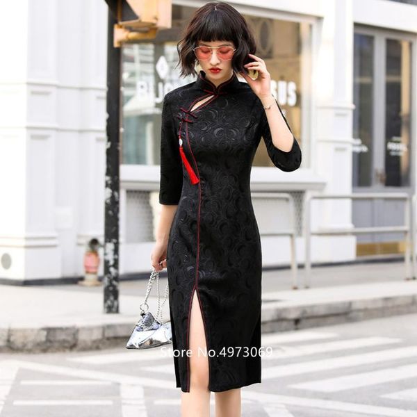 women chinese traditional cheongsam dress three quarter sleeve lace-up black floral split qipao slim style tassel button1, Red
women chinese traditional cheongsam dress three quarter sleeve lace-up black floral split qipao slim style tassel button1, Red