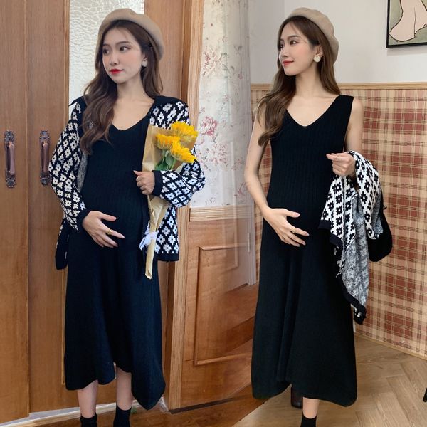 vest autumn and winter new net red dress fashion pregnant women's coat knitted skirt two piece set, White
vest autumn and winter new net red dress fashion pregnant women's coat knitted skirt two piece set, White