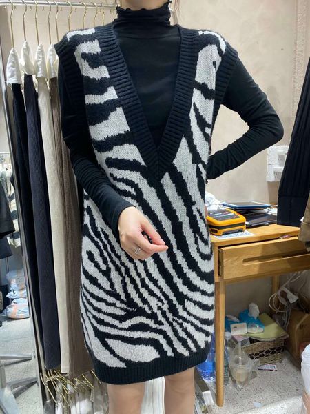 autumn winter new style inside and outside wear with bottoming knitted sweater thickened fashion women's 13 lines, White;black
autumn winter new style inside and outside wear with bottoming knitted sweater thickened fashion women's 13 lines, White;black