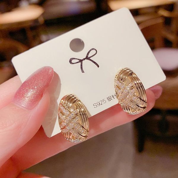 stud chowlee metal c-shaped earrings temperament simple hong kong style retro s925 high-end women, Golden;silver
stud chowlee metal c-shaped earrings temperament simple hong kong style retro s925 high-end women, Golden;silver