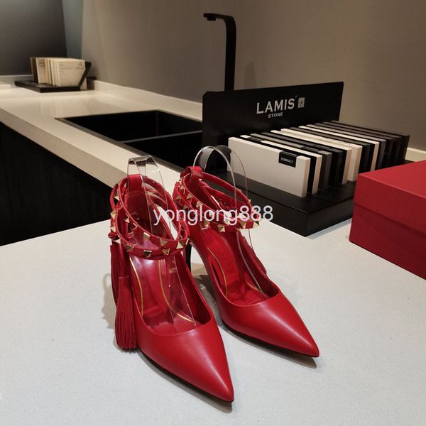 dress shoes spring low shallow mouth pointed rivet single shoe foot ring strap high heel thin elegant women's shoes, Black
dress shoes spring low shallow mouth pointed rivet single shoe foot ring strap high heel thin elegant women's shoes, Black