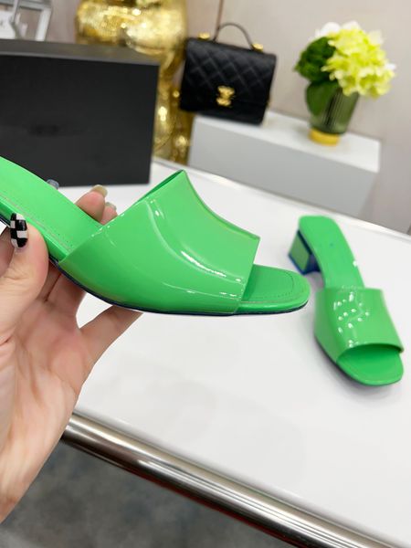 2022 spring and summer solid color high-heeled slippers honey slipperss thick heeled clown shoes heel height 4.5cm leather sole size 35-42, Black
2022 spring and summer solid color high-heeled slippers honey slipperss thick heeled clown shoes heel height 4.5cm leather sole size 35-42, Black