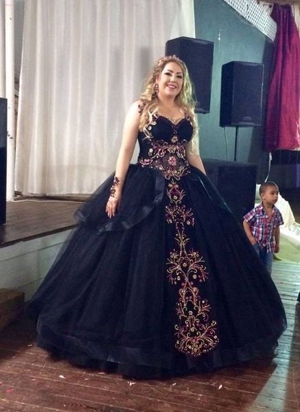 2022 black embroidery mexican quinceanera dresses sweetheart beaded see through charro flowers corset tulle mexican vestido de 15 anos prom, Blue;red
2022 black embroidery mexican quinceanera dresses sweetheart beaded see through charro flowers corset tulle mexican vestido de 15 anos prom, Blue;red