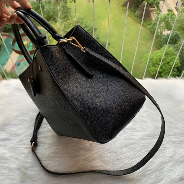 designer-genuine leather shoulder bags crossbody bag handbags purses women tote letter embossing, Black;red
designer-genuine leather shoulder bags crossbody bag handbags purses women tote letter embossing, Black;red