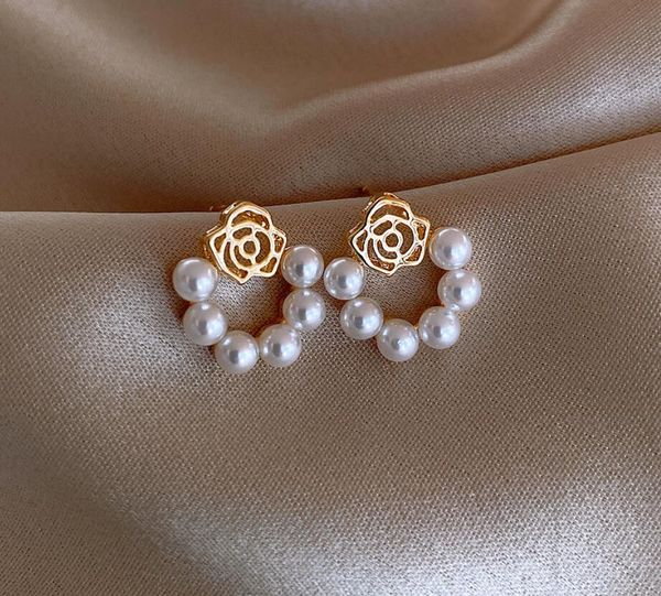 2020 new korean sweet golden hollow-out rose white pearl circle tassel ear nail simple fashion 471, Golden;silver
2020 new korean sweet golden hollow-out rose white pearl circle tassel ear nail simple fashion 471, Golden;silver
