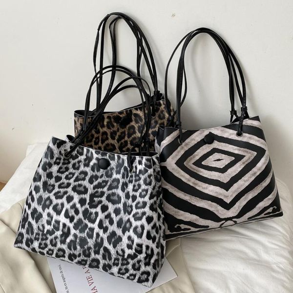 lady shopping travel shoulder tote fashion pu large capacity school shoulder bag youth ladies simple versatile bag
lady shopping travel shoulder tote fashion pu large capacity school shoulder bag youth ladies simple versatile bag