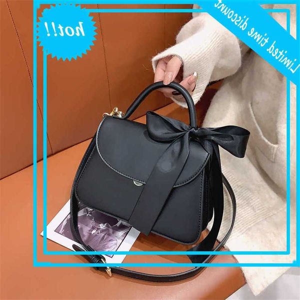 pu leather saddle shoulder bag random crossbody bags for women 2021 designer effects color small flap women's handbags
pu leather saddle shoulder bag random crossbody bags for women 2021 designer effects color small flap women's handbags