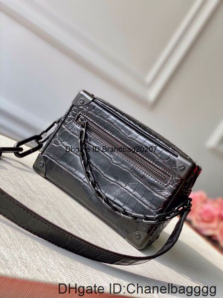 brand single new lady's shoulder high-end custom diagonal cross bag fashion trend casual style printed with bronze chain wit
brand single new lady's shoulder high-end custom diagonal cross bag fashion trend casual style printed with bronze chain wit