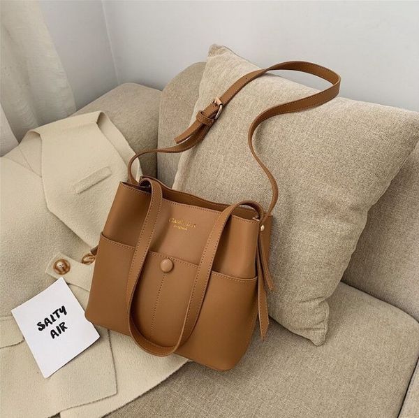western style ladies small bag female 2021 spring and summer new fashion bucket handbag korean retro messenger shoulder bag tote
western style ladies small bag female 2021 spring and summer new fashion bucket handbag korean retro messenger shoulder bag tote