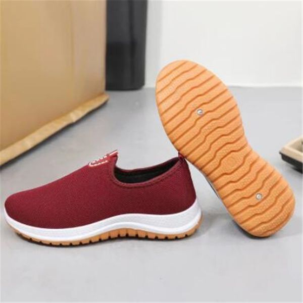 2022 mesh breathable canvas shoes fashion design black red gray mens and womens thickened beef tendon sole slip-on lightweight single shoes
2022 mesh breathable canvas shoes fashion design black red gray mens and womens thickened beef tendon sole slip-on lightweight single shoes
