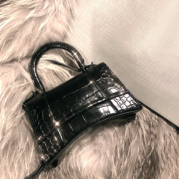 high-qualicrocodile effect leather handbags women bags cowhide alligator shoulder bag lady fashion handbag chain purse evening crossbody mes
high-qualicrocodile effect leather handbags women bags cowhide alligator shoulder bag lady fashion handbag chain purse evening crossbody mes