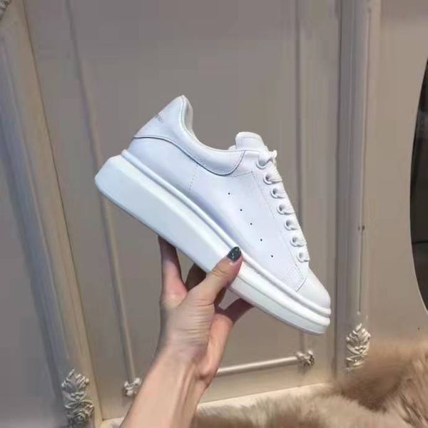 2022 am cowhide, platform dirty boots small white shoes, sheepskin lining, casual shoe, fashion party designer dress oversized velvet black
2022 am cowhide, platform dirty boots small white shoes, sheepskin lining, casual shoe, fashion party designer dress oversized velvet black