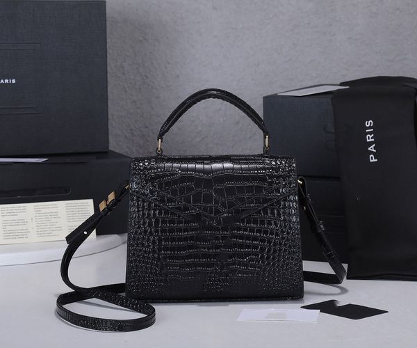 fashions men's women's bag popular factory direct sales bag shoulder bags famous designer high capacity fashion simple luxurious h
fashions men's women's bag popular factory direct sales bag shoulder bags famous designer high capacity fashion simple luxurious h
