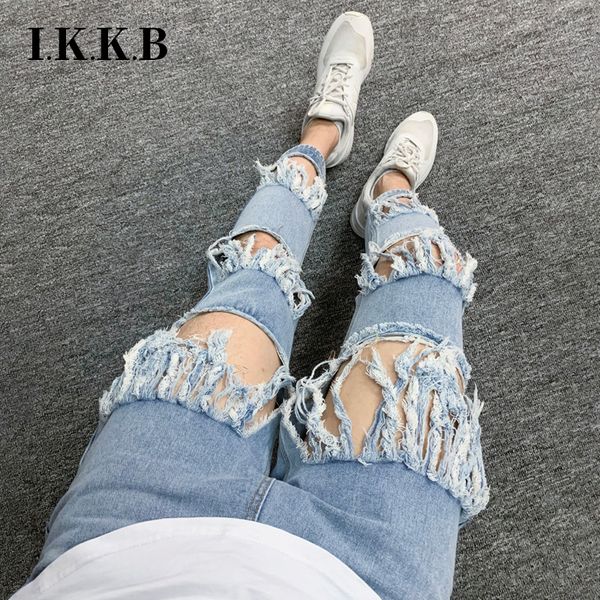 denim capris men's hole light light blue beggar tattered tassel night club hip hop straight loose daddy pants han
denim capris men's hole light light blue beggar tattered tassel night club hip hop straight loose daddy pants han