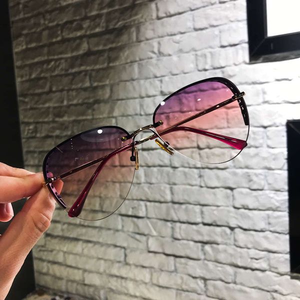 fashionable side diamond rimless toad mirror light mature woman personality thick cut fashion sunglasses, Black
fashionable side diamond rimless toad mirror light mature woman personality thick cut fashion sunglasses, Black