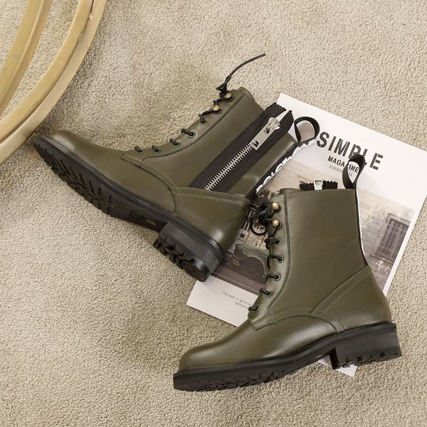 2021 luxury designer shoes ladies new thick-soled ankle boots mid-tube rider boots, Black
2021 luxury designer shoes ladies new thick-soled ankle boots mid-tube rider boots, Black