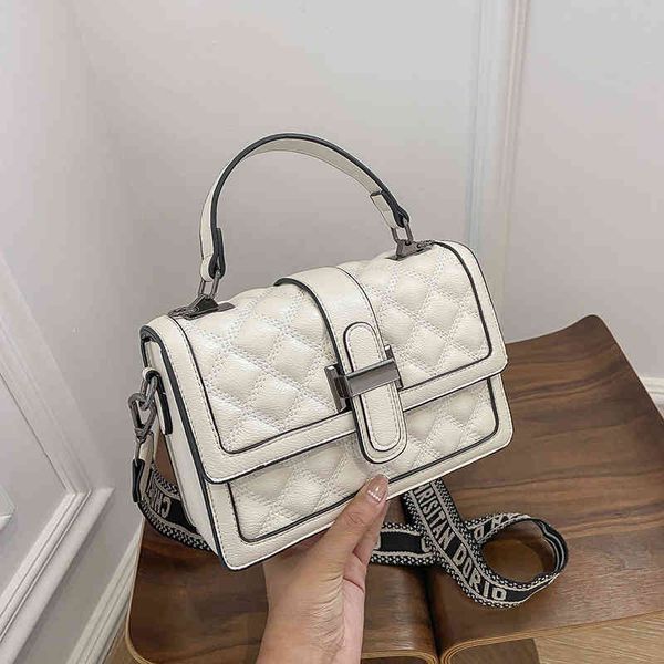 2022 factory wholesale new single shoulder messenger rhombic lattice texture portable small square simple broadband women's bag, Black;red
2022 factory wholesale new single shoulder messenger rhombic lattice texture portable small square simple broadband women's bag, Black;red