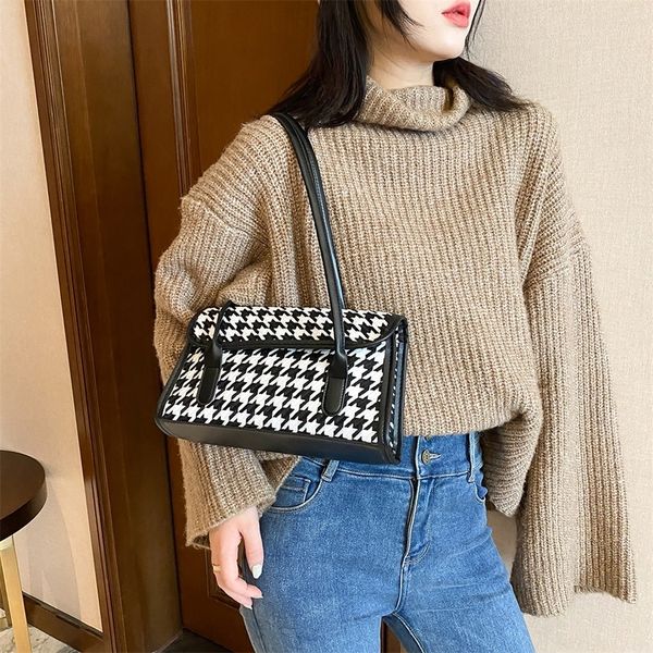 fashion plaid pattern shoulder handle bag for women vintage street purse underarm houndstooth clutch
fashion plaid pattern shoulder handle bag for women vintage street purse underarm houndstooth clutch