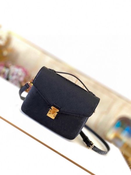 fashion genuine leather casual letter shoulder bag men's and women's messenger bag size 25..19..9cm ing
fashion genuine leather casual letter shoulder bag men's and women's messenger bag size 25..19..9cm ing