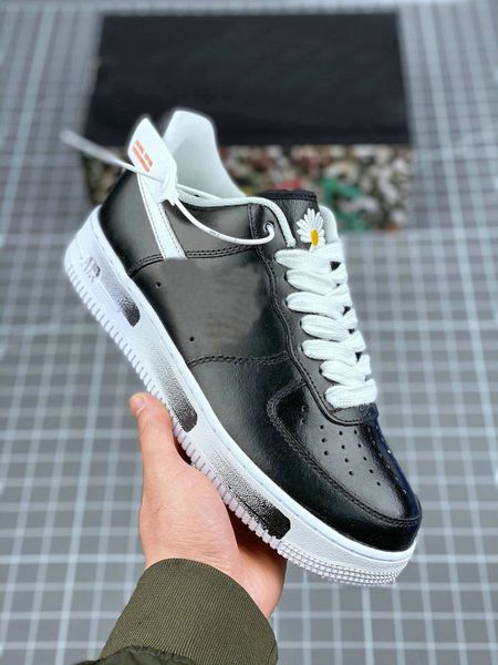 1s low skateboard daisy 07 peaceminusone 2.0 university shoes wmns black white one designer mens womens para-noise trainers sneakers, White;red
1s low skateboard daisy 07 peaceminusone 2.0 university shoes wmns black white one designer mens womens para-noise trainers sneakers, White;red