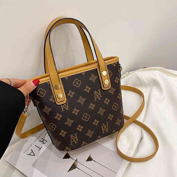 2022 factory wholesale new bag female style vegetable basket simple and fashionable one shoulder messenger large capacity portable bucket ba
2022 factory wholesale new bag female style vegetable basket simple and fashionable one shoulder messenger large capacity portable bucket ba