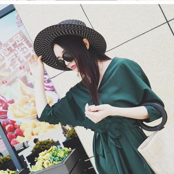 wide brim hats black and white flat large straw hat summer beach holiday sun block travel trend, Blue;gray
wide brim hats black and white flat large straw hat summer beach holiday sun block travel trend, Blue;gray